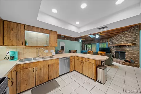 Kitchen - 4741 E Lakeview Pl, Hernando, FL 34442 photo 5 of 6