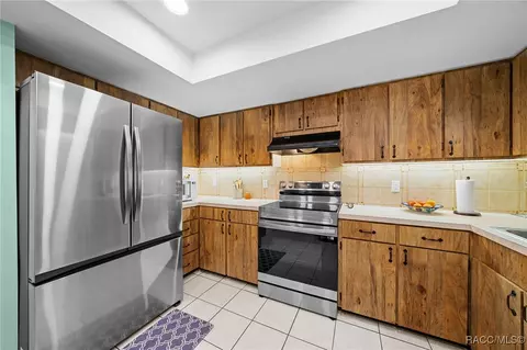 Kitchen - 4741 E Lakeview Pl, Hernando, FL 34442 photo 4 of 6