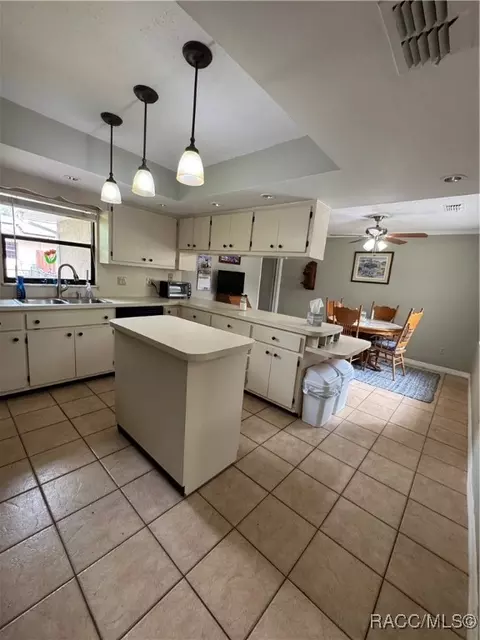 Kitchen - 9341 W Turnberry Loop, Crystal River, FL 34429 photo 2 of 3