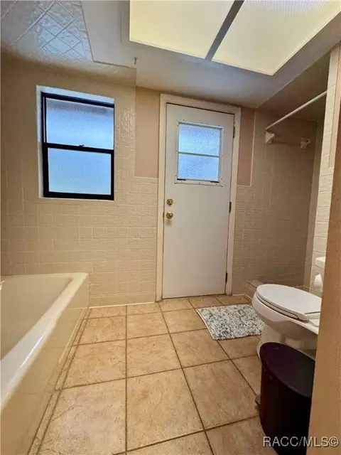 Bath - 9341 W Turnberry Loop, Crystal River, FL 34429 photo 1 of 2