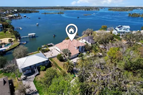 1128 N Circle Dr, Crystal River, FL 34429