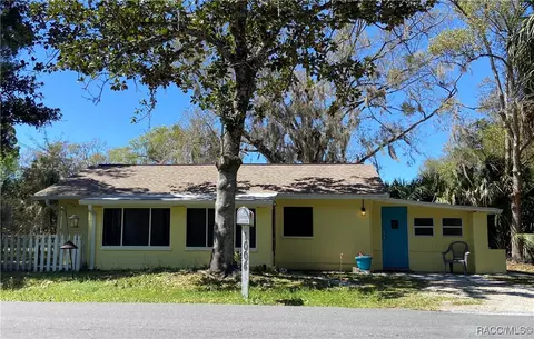 1006 NE 7th Ave, Crystal River, FL 34428