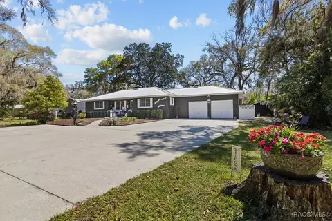 4715 Riverside Dr, Yankeetown, FL 34498