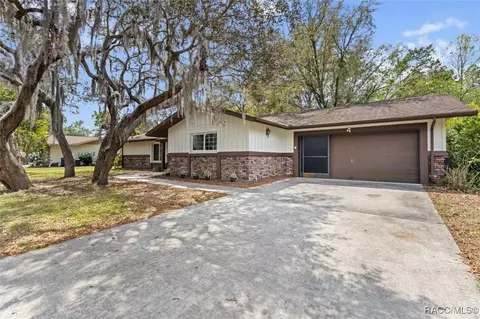 4 Holly Ct, Homosassa, FL 34446