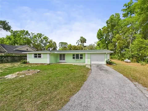 1080 N Hollywood Cir, Crystal River, FL 34429