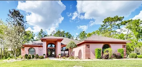 1 Dracaena Ct, Homosassa, FL 34446