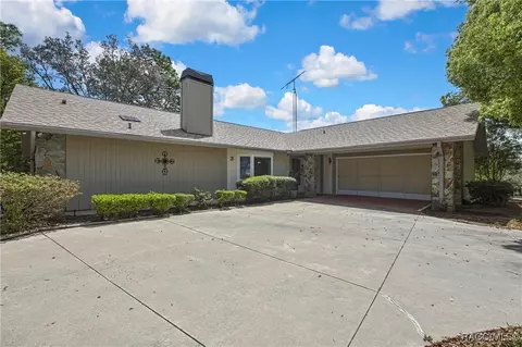 3 Elder Ct E, Homosassa, FL 34446