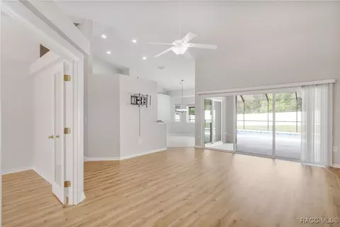 4070 N Forest Lake Dr, Hernando, FL 34442 photo 3