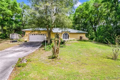 8389 N Titleist Dr, Citrus Springs, FL 34434