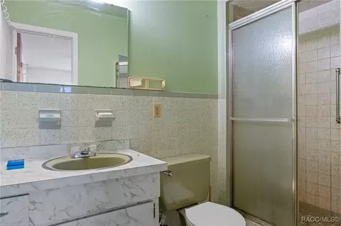 Bath - 5190 N Dewey Way, Hernando, FL 34442 photo 2 of 2