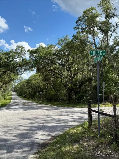 132 S Thayer Ave, Lecanto, FL 34461