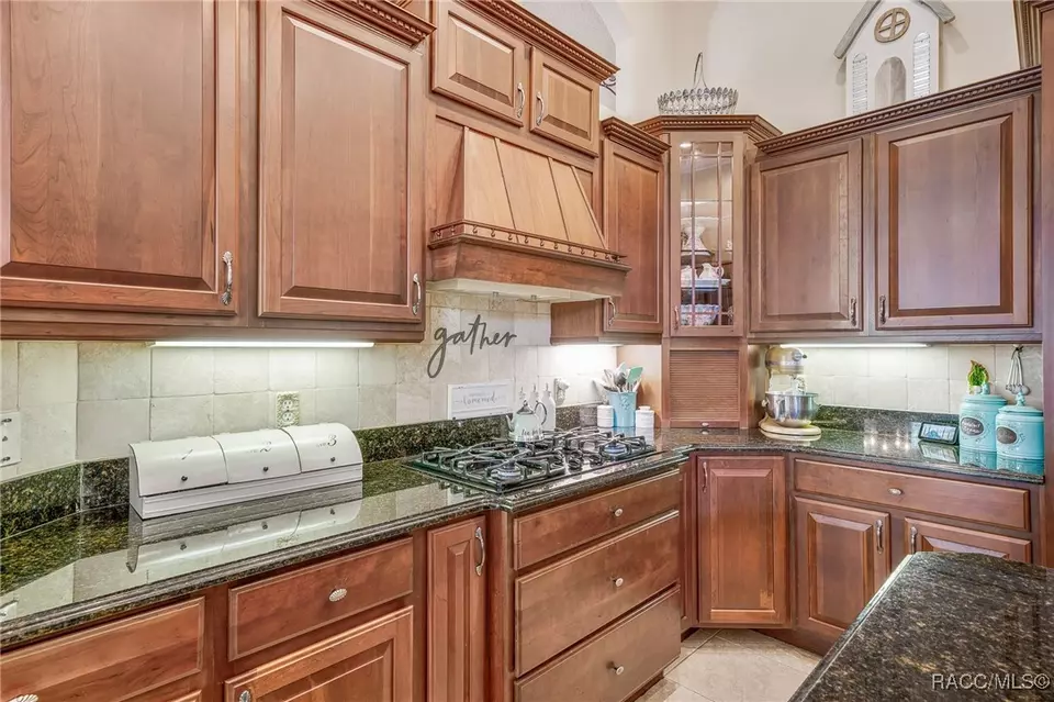 Kitchen - 1993 N Eagle Chase Dr, Hernando, FL 34442 photo 2 of 4