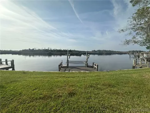 11434 W Bayshore Dr, Crystal River, FL 34429