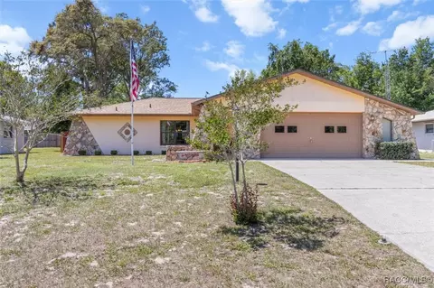 8830 N Amboy Dr, Citrus Springs, FL 34434