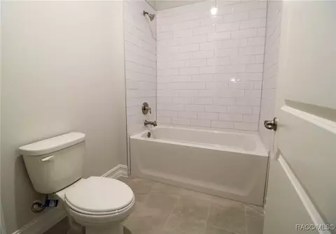 Bath - 1188 W Tacoma St, Hernando, FL 34442 photo 4 of 4
