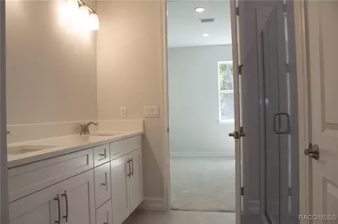 Bath - 1188 W Tacoma St, Hernando, FL 34442 photo 2 of 4
