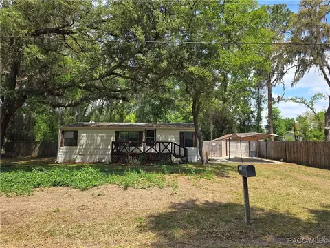 8009 E Peacock Ln, Floral City, FL 34436