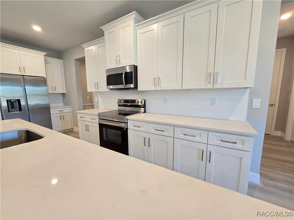 Kitchen - 2645 N Annapolis Ave, Hernando, FL 34442 photo 15 of 16