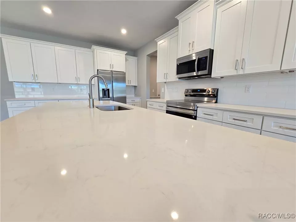 Kitchen - 2645 N Annapolis Ave, Hernando, FL 34442 photo 10 of 16