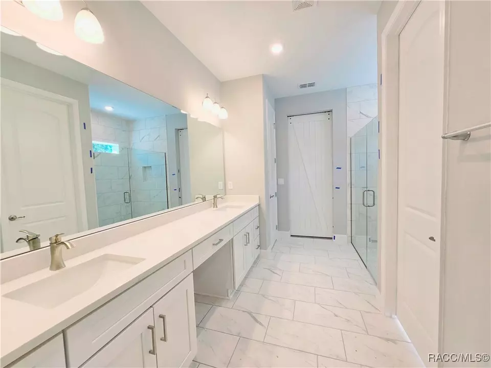 Bath - 2645 N Annapolis Ave, Hernando, FL 34442 photo 2 of 21