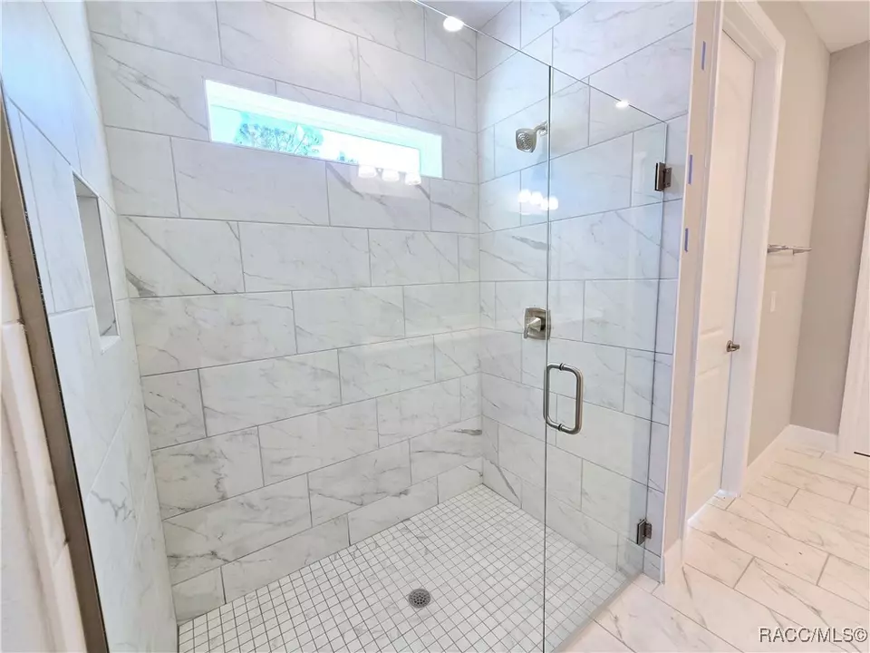 Bath - 2645 N Annapolis Ave, Hernando, FL 34442 photo 13 of 21