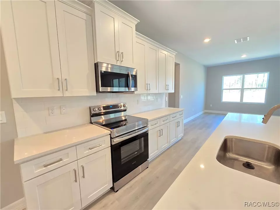 Kitchen - 2645 N Annapolis Ave, Hernando, FL 34442 photo 9 of 16