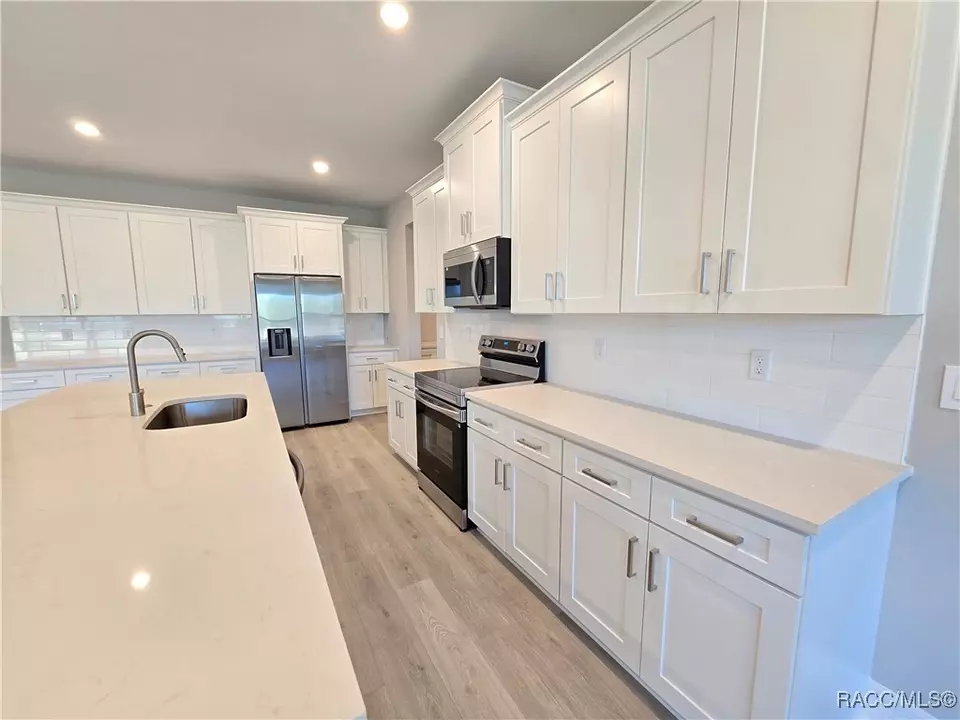Kitchen - 2645 N Annapolis Ave, Hernando, FL 34442 photo 5 of 16