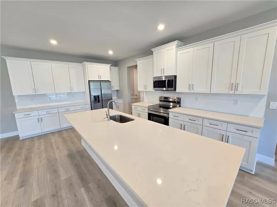Kitchen - 2645 N Annapolis Ave, Hernando, FL 34442 photo 1 of 16