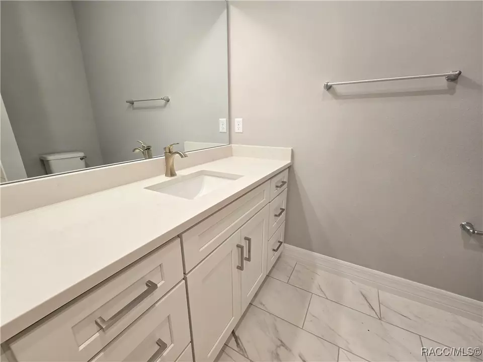 Bath - 2645 N Annapolis Ave, Hernando, FL 34442 photo 4 of 21