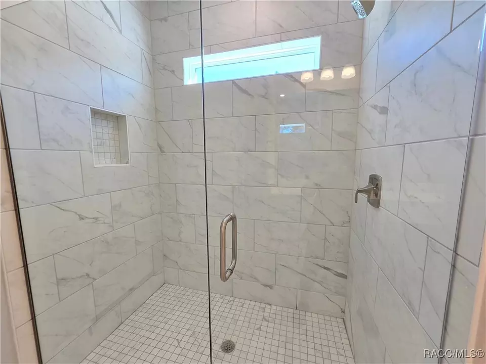 Bath - 2645 N Annapolis Ave, Hernando, FL 34442 photo 15 of 21