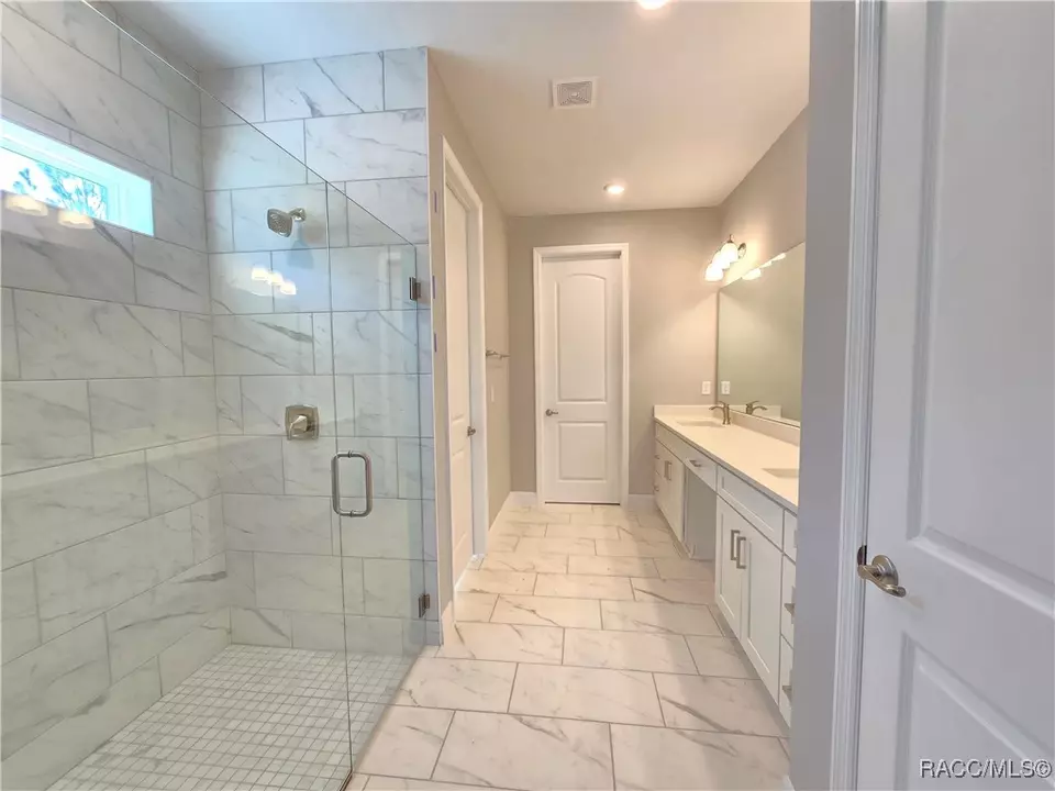 Bath - 2645 N Annapolis Ave, Hernando, FL 34442 photo 9 of 21