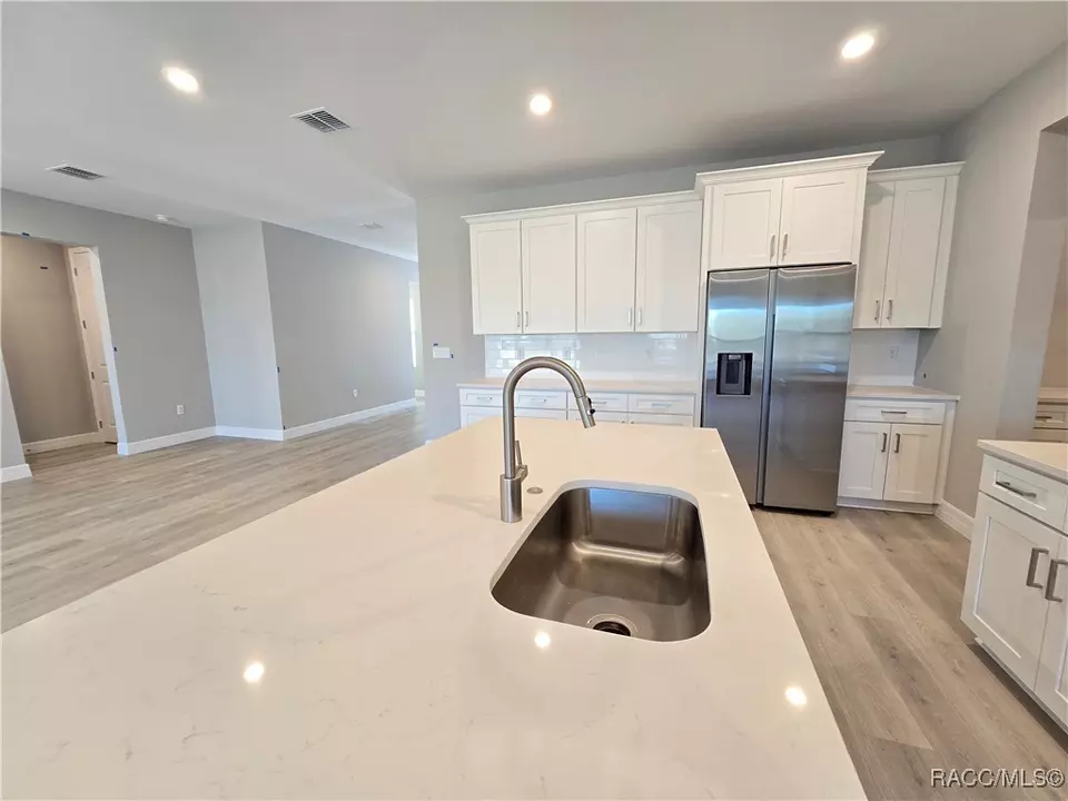 Kitchen - 2645 N Annapolis Ave, Hernando, FL 34442 photo 7 of 16