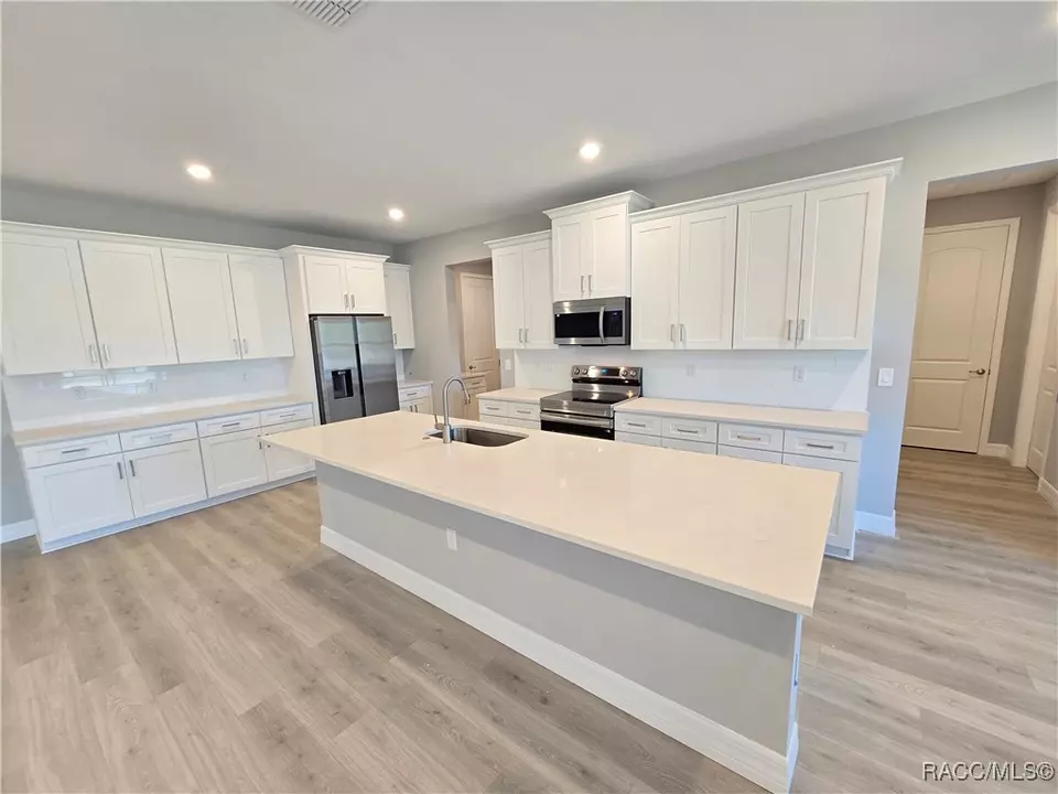Kitchen - 2645 N Annapolis Ave, Hernando, FL 34442 photo 4 of 16