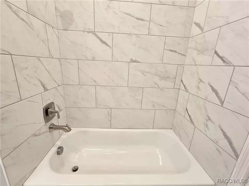 Bath - 2645 N Annapolis Ave, Hernando, FL 34442 photo 3 of 21