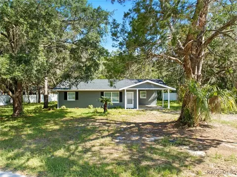 7689 W Tropical Ln, Homosassa, FL 34448