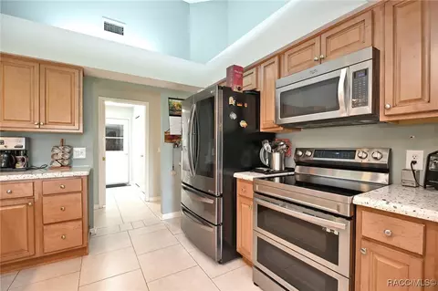 Kitchen - 705 E Dakota Ct, Hernando, FL 34442 photo 4 of 7