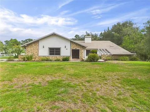 12 Fig Ct E, Homosassa, FL 34446