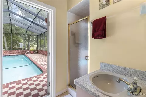 Bath - 330 E Ireland Ct, Hernando, FL 34442 photo 4 of 5