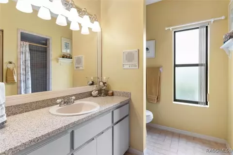 Bath - 330 E Ireland Ct, Hernando, FL 34442 photo 5 of 5