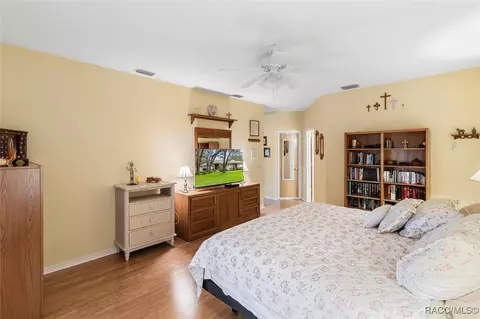 Bedroom - 330 E Ireland Ct, Hernando, FL 34442 photo 2 of 8