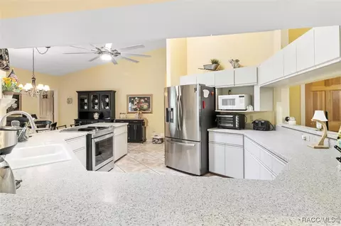 Kitchen - 330 E Ireland Ct, Hernando, FL 34442 photo 2 of 2