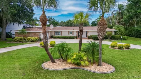 1202 SE Kings Bay Dr, Crystal River, FL 34429