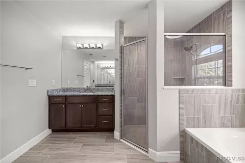 Bath - 5144 NE 9th St, Ocala, FL 34470 photo 3 of 4