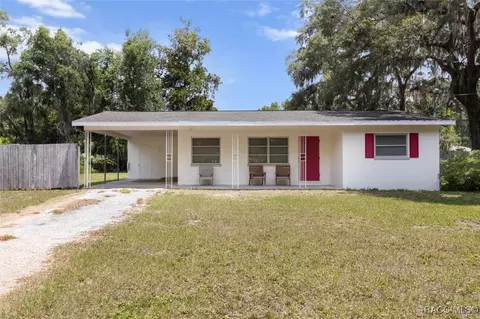 9665 W Orchard St, Crystal River, FL 34428