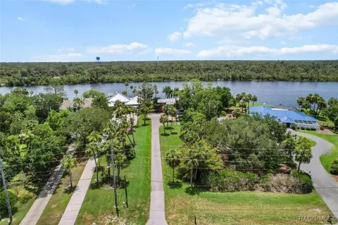 10684 W Halls River Rd #2, Homosassa, FL 34448