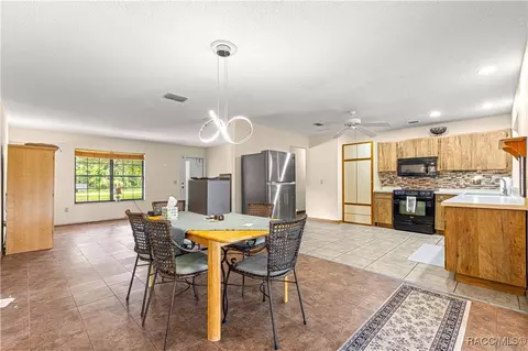 Dining - 519 Spring Lake Rd, Ocala, FL 34472 photo 2 of 3