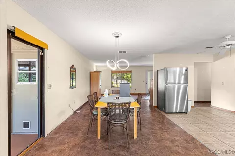 Dining - 519 Spring Lake Rd, Ocala, FL 34472 photo 3 of 3