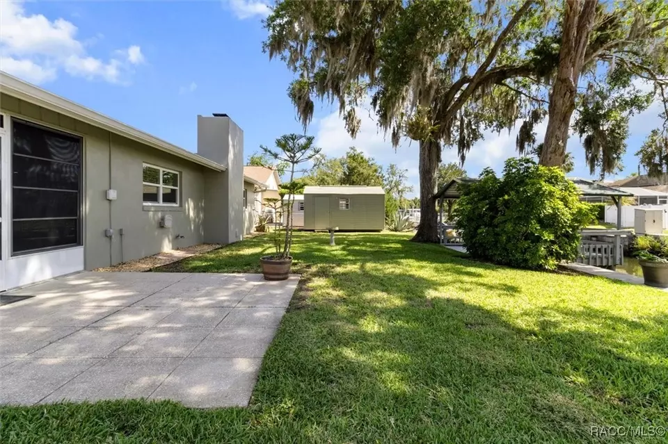 Exterior - 3835 N Eagle Pt, Crystal River, FL 34428 photo 5 of 9