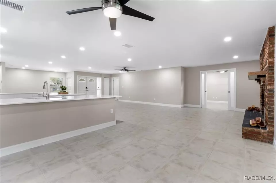 Living - 3835 N Eagle Pt, Crystal River, FL 34428 photo 3 of 5