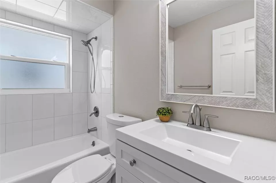 Bath - 3835 N Eagle Pt, Crystal River, FL 34428 photo 3 of 3
